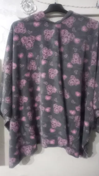 Sciarpa scialle fantasia rose e cuori