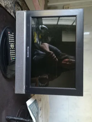 Televisor Blusens Negro y Plateado