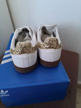 Tenis Adidas Samba Blanco y Dorado Talla 38