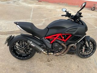 Ducati Diavel Negra y Roja