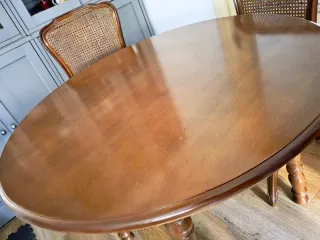 Mesa redonda y 4 sillas madera