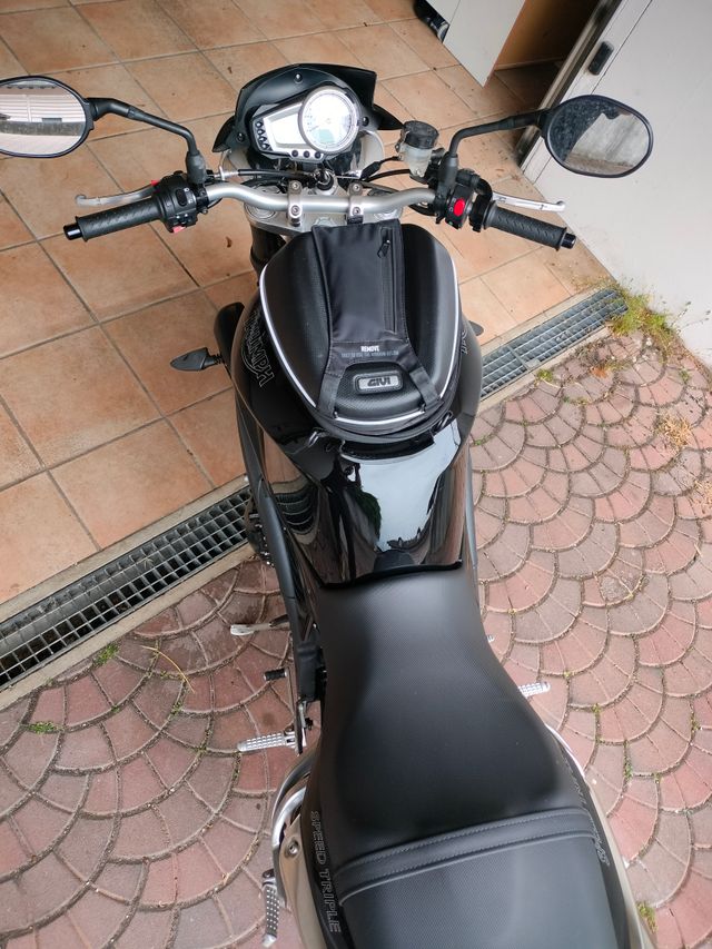 Triumph Speed Triple Nera