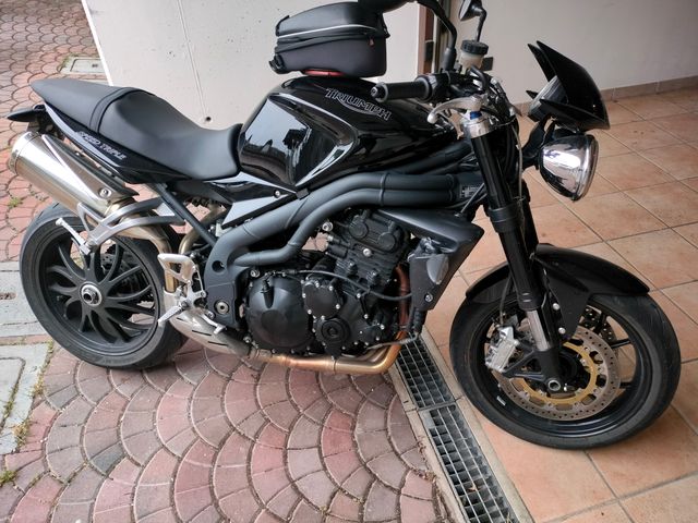 Triumph Speed Triple Nera