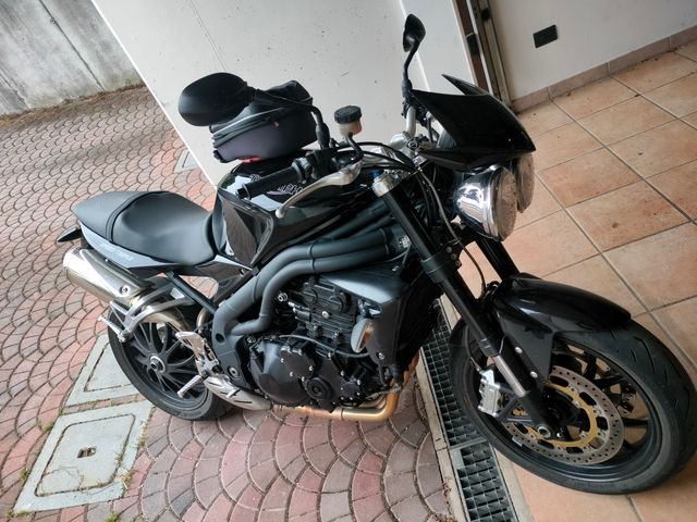 Triumph Speed Triple Nera