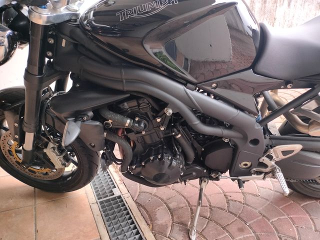 Triumph Speed Triple Nera