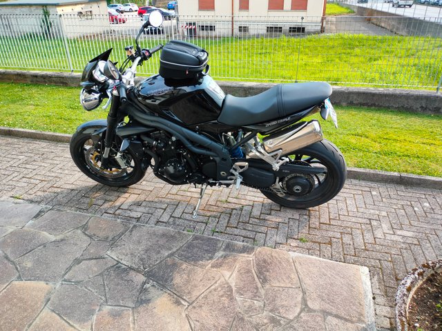 Triumph Speed Triple Nera