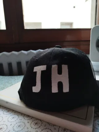Gorra J-Hope personalizada