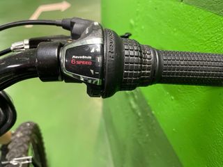 Bicicleta infantil WST negra y roja