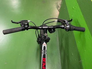 Bicicleta infantil WST negra y roja