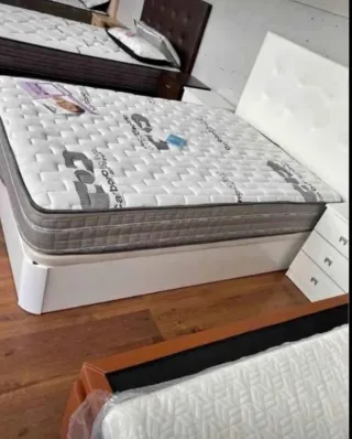 Canapéd y colchónes nuevos