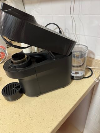 Cafetera Nespresso Vertuo Negra