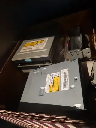 Lote de PCs y componentes informáticos