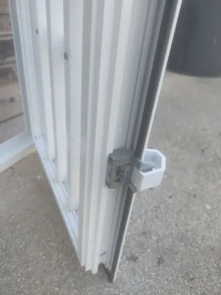 Ventana aluminio 47x51 con reja