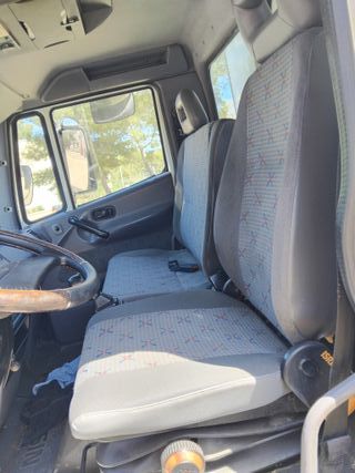 Nissan Atleon 2002