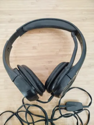 Auriculares Plantronics Negros
