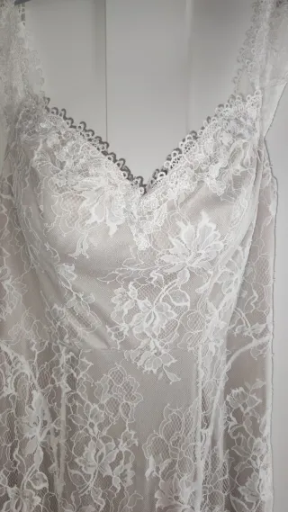 Vestido de Novia Encaje Beige y Blanco.Algo elásti