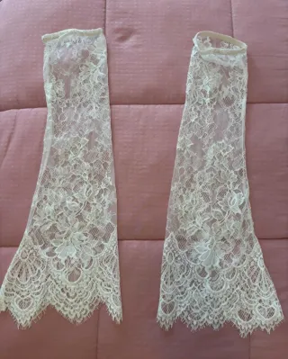 Vestido de Novia Encaje Beige y Blanco.Algo elásti