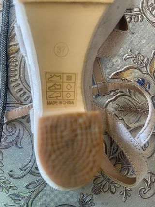 Sandalias de verano doradas color Beige