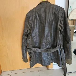 Chaqueta marrón estilo militar