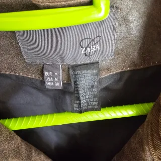 Chaqueta marrón estilo militar