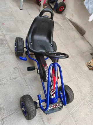 Coche a pedales para niños azul