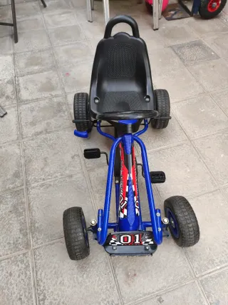 Coche a pedales para niños azul