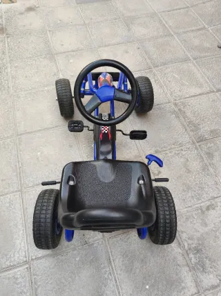 Coche a pedales para niños azul