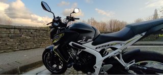 Honda CB650F Negra y Blanca
