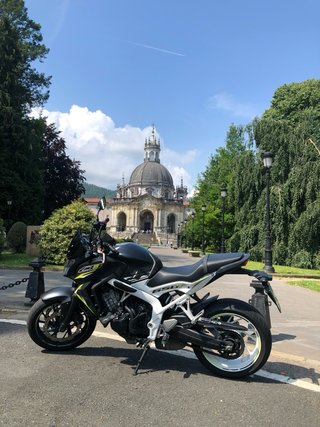 Honda CB650F Negra y Blanca