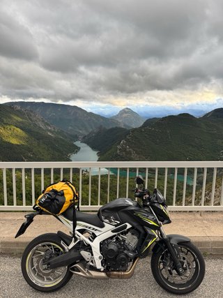 Honda CB650F Negra y Blanca