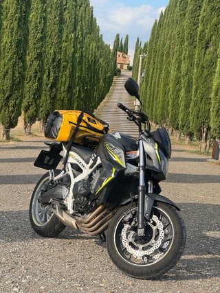 Honda CB650F Negra y Blanca