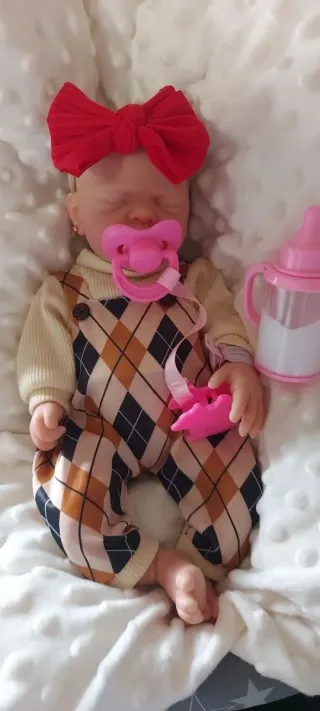 Bebé  reborn silicona niña con chupete