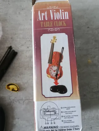 Sveglia da tavolo a forma di chitarra