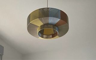 Lámpara techo cuerda colores beige azul amarillo