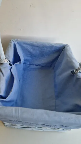 Cesta mimbre azul con forro tela