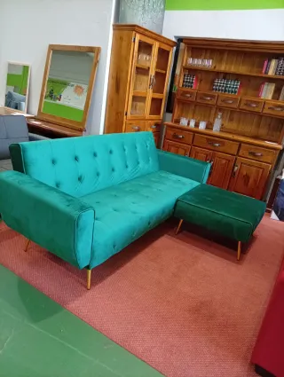 Chaise longue terciopelo verde.