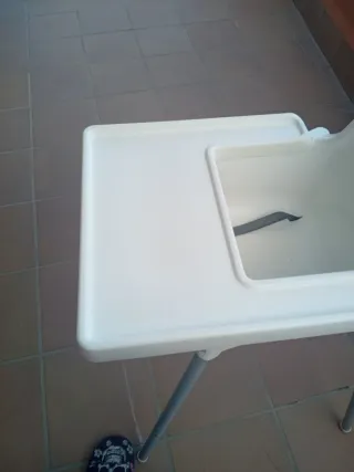 Trona Ikea blanca con mesa, precio negociable