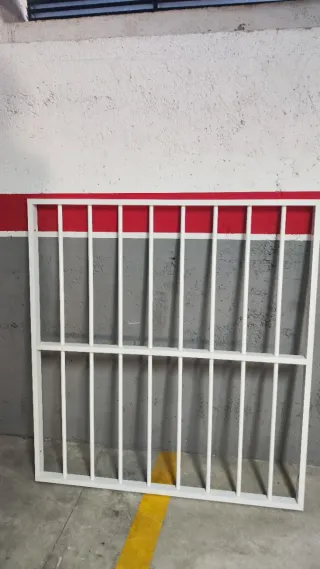 Reja de aluminio blanca 107 x 115 cm