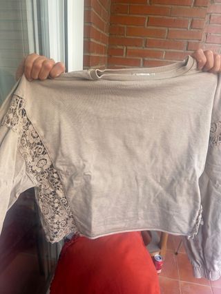 Jersey beige con encaje
