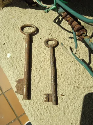 2 Llaves antiguas de hierro forjado
