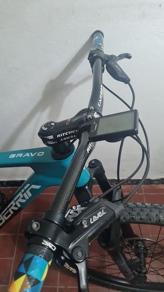 Bicicleta de carbono berria bravo