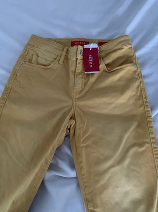 Pantalón Guess Skinny Mid Amarillo