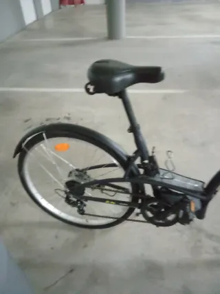 Bicicleta de paseo negra