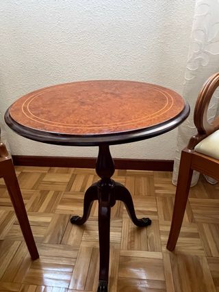 Conjunto clasico de mesa madera maciza y 2 sillas