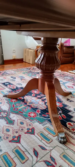 Mesa de comedor de madera