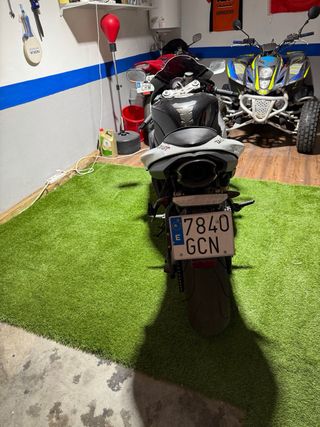 Kawasaki Ninja ZX6R Sportbike