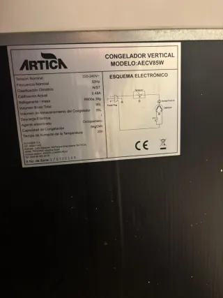 Congelatore verticale Artica