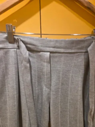 Pantalón gris