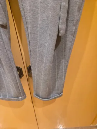 Pantalón gris