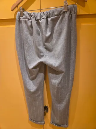 Pantalón gris